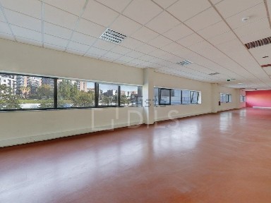 Arrendamento de espaço comercial na N10