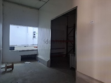 Arrendamento de armazém na Rua Norton de Matos