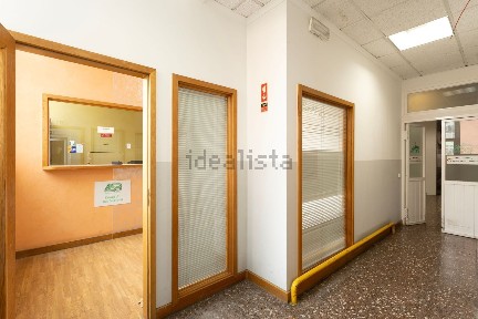 Arrendamento de espaço comercial na Avenida General Roçadas, 70