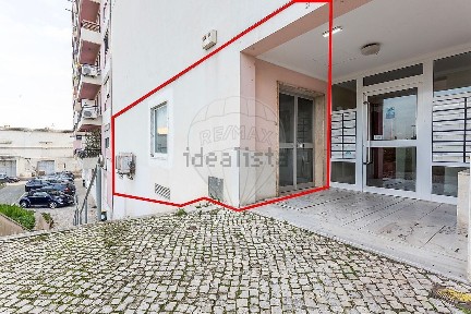 Arrendamento de espaço comercial na Rua Martins Barata