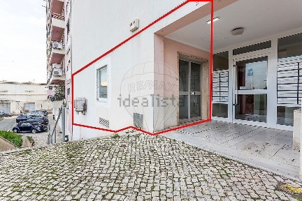 Arrendamento de espaço comercial na Rua Martins Barata