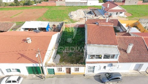 Moradia em banda à venda na Rua Cândido dos Reis