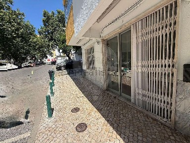 Arrendamento de espaço comercial em Massamá