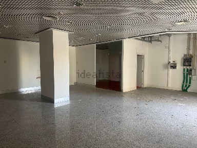 Arrendamento de espaço comercial na Rua José Isidro dos Santos