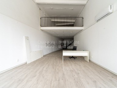 Arrendamento de espaço comercial na Avenida 24 de Julho, 4 b