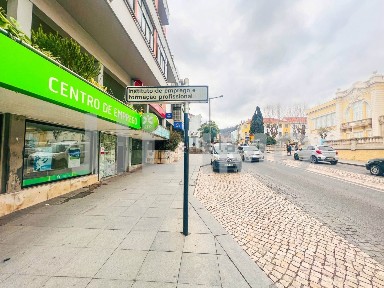 Arrendamento de espaço comercial na Avenida Heliodoro Salgado