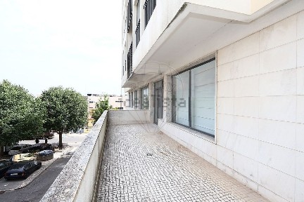 Arrendamento de espaço comercial na Calçadinha da Damaia