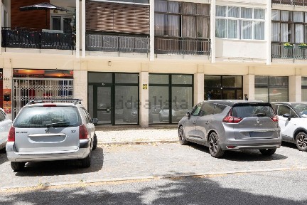 Arrendamento de espaço comercial na Rua Alexandre Ferreira, 38