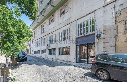 Arrendamento de armazém na Rua São Sebastião da Pedreira