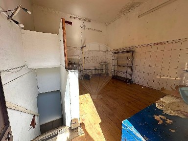 Arrendamento de espaço comercial na Rua Carlos Amaro de Matos