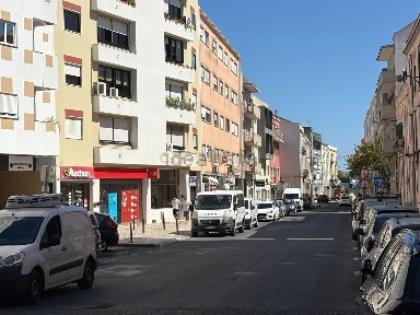Arrendamento de espaço comercial na Rua da Penha de França, 123