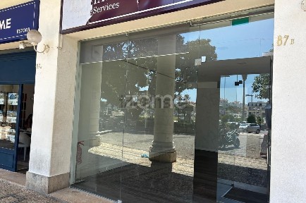 Arrendamento de espaço comercial na Avenida Aida, 4