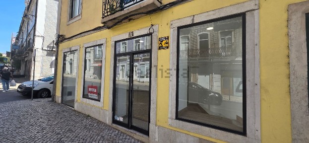 Arrendamento de espaço comercial na Rua Prior do Crato