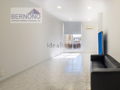 Arrendamento de espaço comercial na Avenida São Miguel