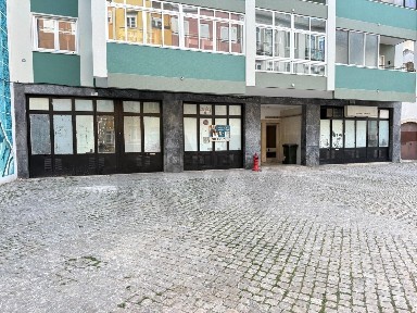 Arrendamento de espaço comercial na Rua da Senhora da Glória