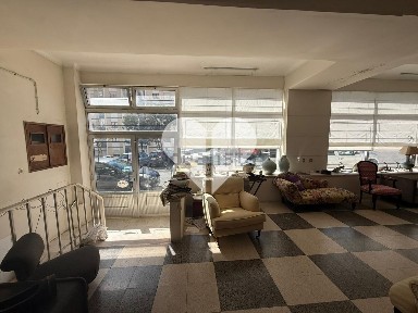 Arrendamento de espaço comercial na Rua de Macau, 34