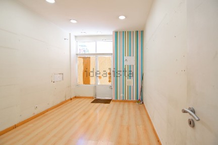 Areeiro, Centro, Avenida João XXI, 6 f