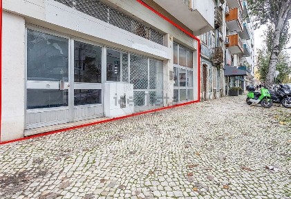 Arrendamento de espaço comercial na Rua José Estêvão, 31