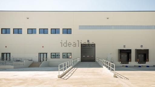 Arrendamento de armazém em N10 s/n