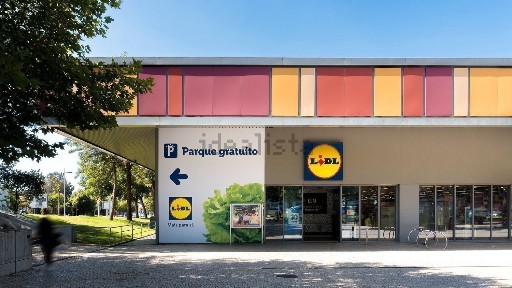 Arrendamento de espaço comercial na Rua Adão Manuel Ramos Barata
