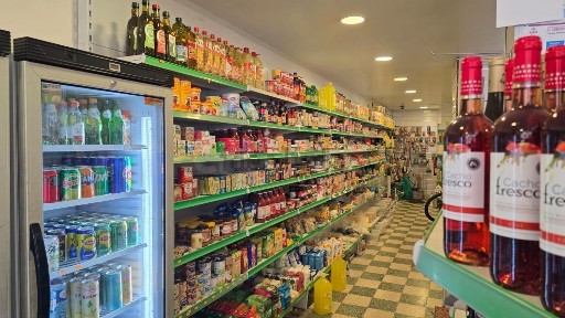 Supermercado, frutaria para trespasse na Damaia de Cima