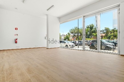 Arrendamento de espaço comercial na Avenida Santos Dumont