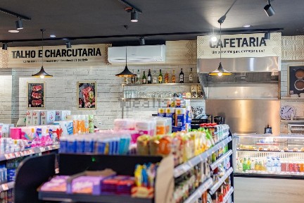 Arrendamento de espaço comercial na Rua José Travassos, 13