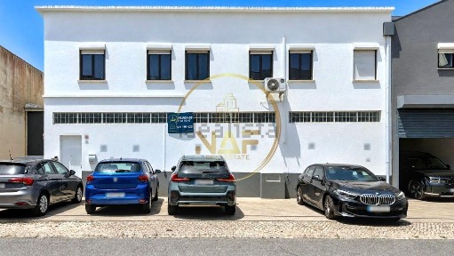 Arrendamento de armazém na Rua Ary dos Santos