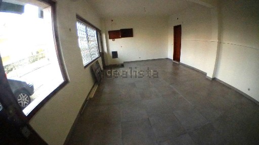 Arrendamento de espaço comercial na Rua António Maria Costa Macedo, 24