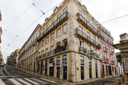 Comércio para trespasse na Calçada do Combro
