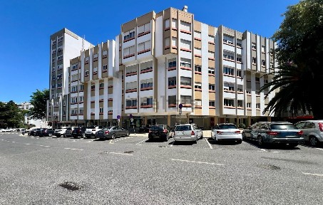 Arrendamento de espaço comercial na Rua Diogo do Couto, 11