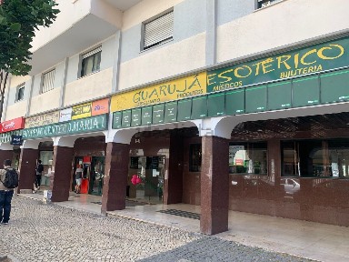 Arrendamento de espaço comercial na Av. António Enes