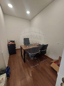 Arrendamento de espaço comercial na Parede