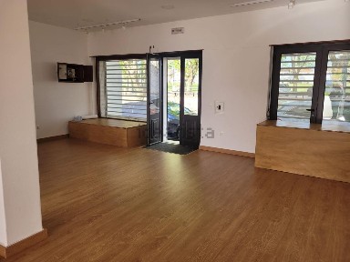 Arrendamento de espaço comercial na Rua da Farmácia