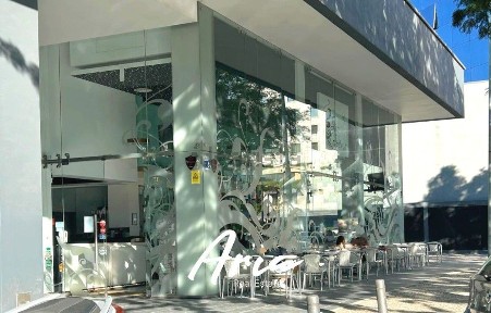 Restaurante, pastelaria para trespasse na Rua Soeiro Pereira Gomes