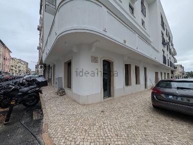 Arrendamento de espaço comercial na Rua Artur Ferreira da Silva
