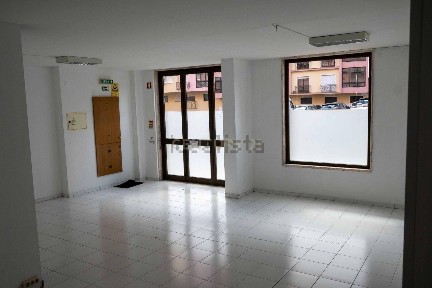 Arrendamento de espaço comercial na Rua Cidade de Rio de Janeiro