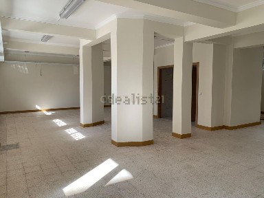 Arrendamento de espaço comercial na Rua Escultor Machado de Castro, 24