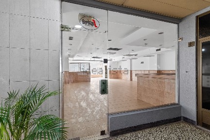 Arrendamento de espaço comercial na Rua Ladislau Patrício