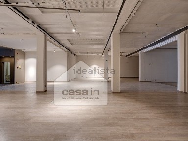 Arrendamento de espaço comercial no Largo Vitorino Damásio, 2 D