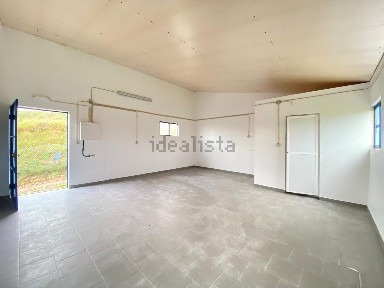 Arrendamento de armazém na Avenida da Guia