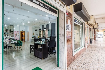 Cabeleireiro, centro de estética para trespasse na Rua dos Lírios, 43