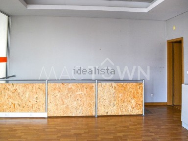 Arrendamento de espaço comercial na Avenida Infante Dom Henrique
