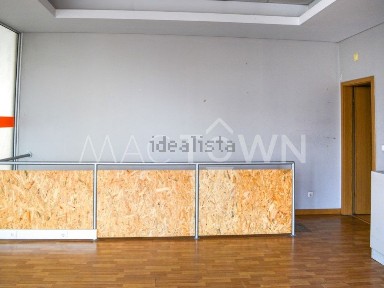 Arrendamento de espaço comercial na Avenida Infante Dom Henrique