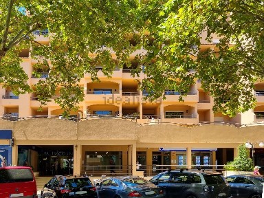 Arrendamento de espaço comercial na Avenida 25 de Abril