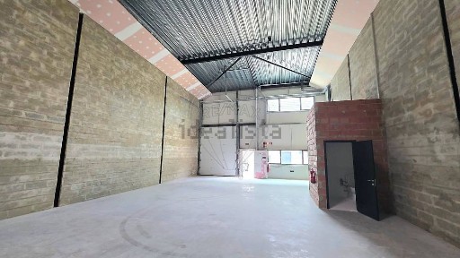 Arrendamento de armazém na Arcena - À-dos-Melros
