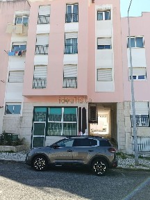 Arrendamento de espaço comercial na Rua Luís Oliveira Guimarães, 7