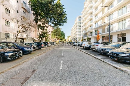 Arrendamento de espaço comercial na Rua Carlos George