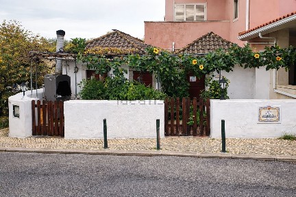 Snack bar para trespasse na Rua Nova da Alfarrobeira