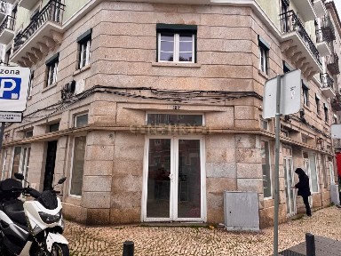 Arrendamento de espaço comercial na Rua da Penha de França, 150